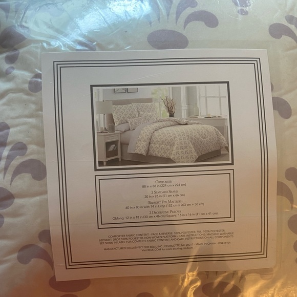 Queen size comforter set in lavender and white. - Picture 3 of 3